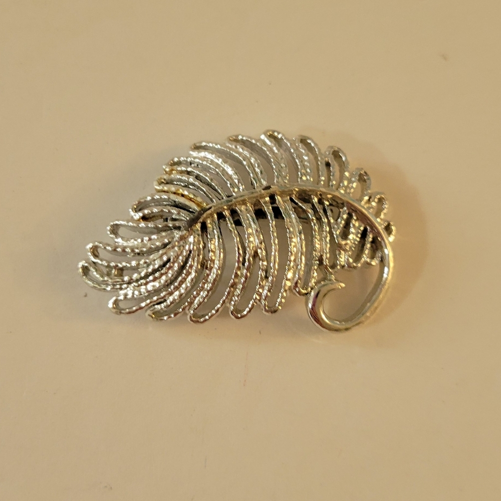 Gerrys Leaf Feather Brooch Silvertone 1950s Reticulated